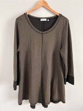 Habitat Striped Swing Tunic Top, Size Medium, Brown Black Scoop Neck